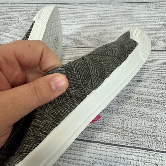 Roxy Women's Olive Leaf Printed Slip On Shoes Size 9 - Picture 11 of 12